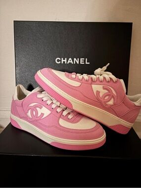 CHANEL Pink and Cream Low-Top Sneakers with Interlocking CC